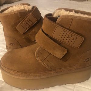 UGG w NEUMEL PLATFORM